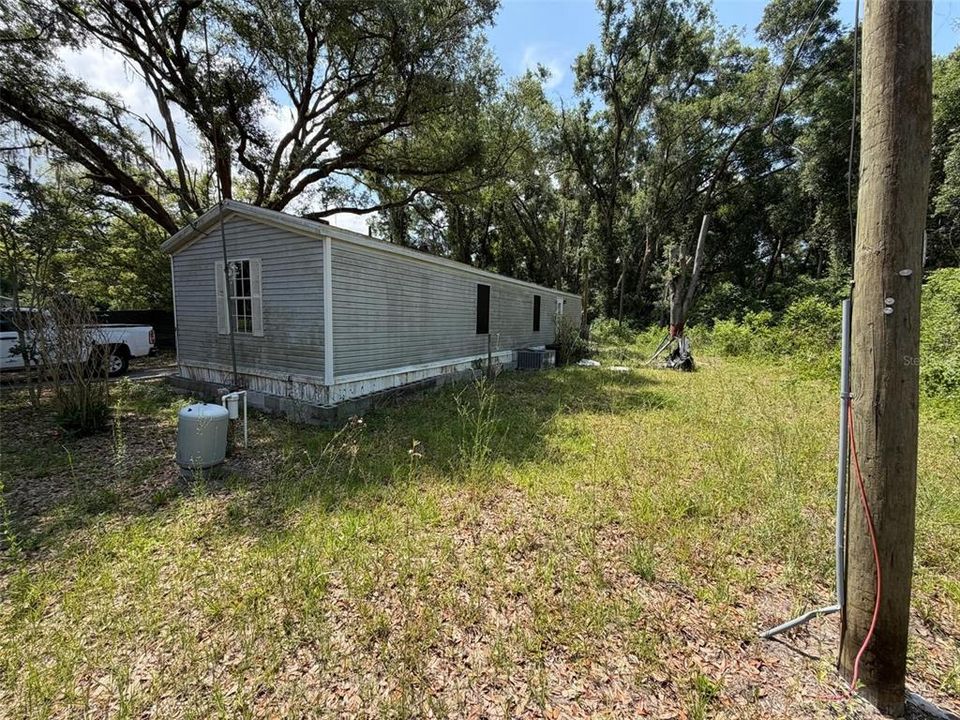 For Sale: $97,999 (2 beds, 2 baths, 840 Square Feet)