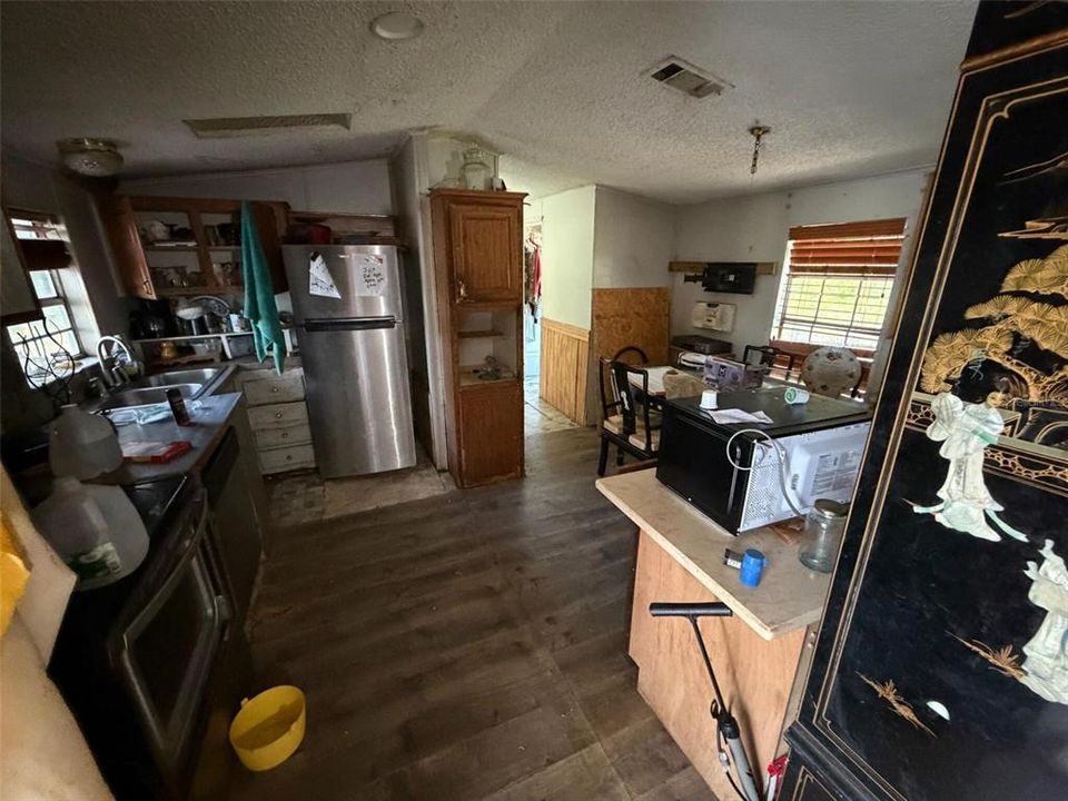 For Sale: $97,999 (2 beds, 2 baths, 840 Square Feet)