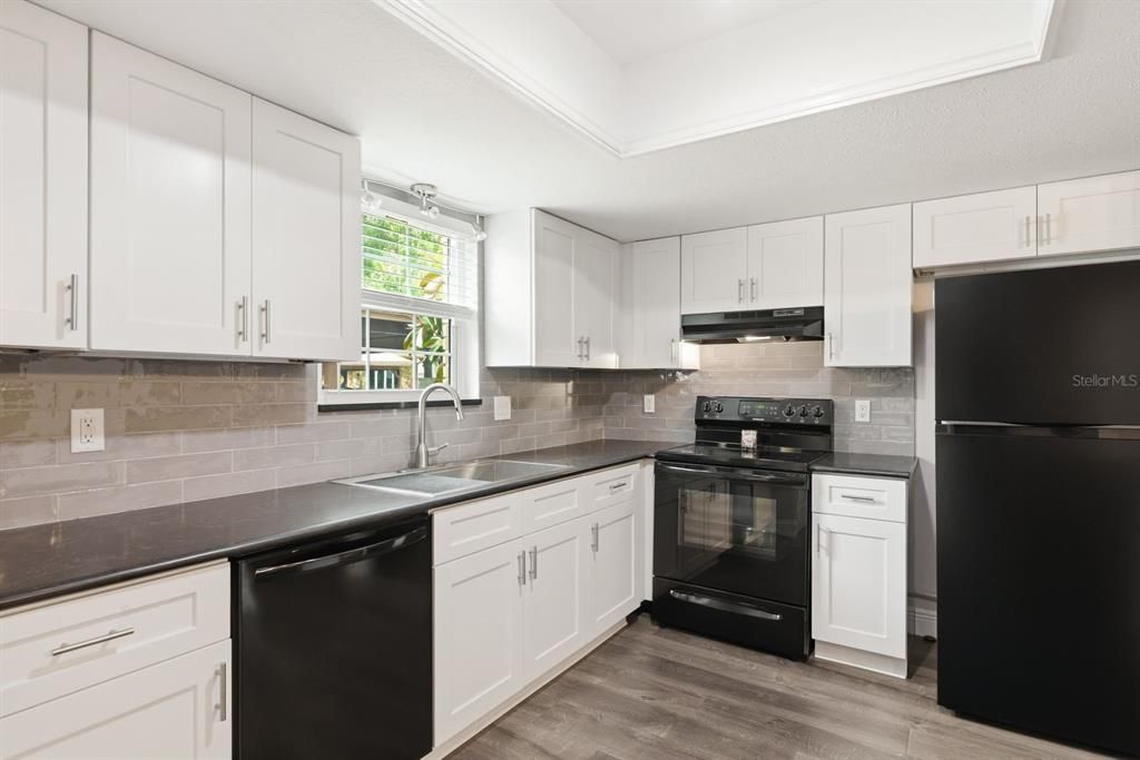 En Venta: $275,000 (2 camas, 2 baños, 1408 Pies cuadrados)