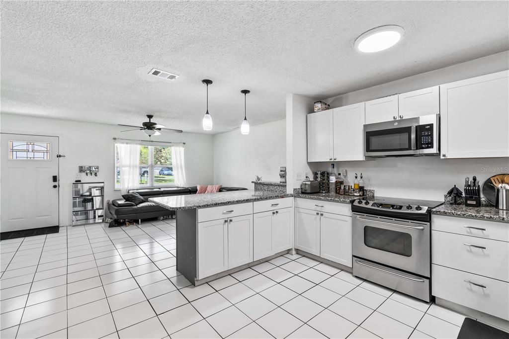 En Venta: $349,000 (4 camas, 3 baños, 2155 Pies cuadrados)