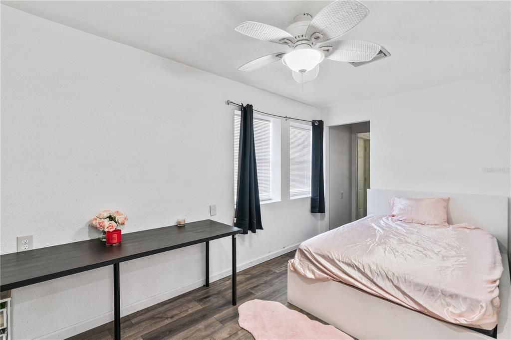 En Venta: $349,000 (4 camas, 3 baños, 2155 Pies cuadrados)