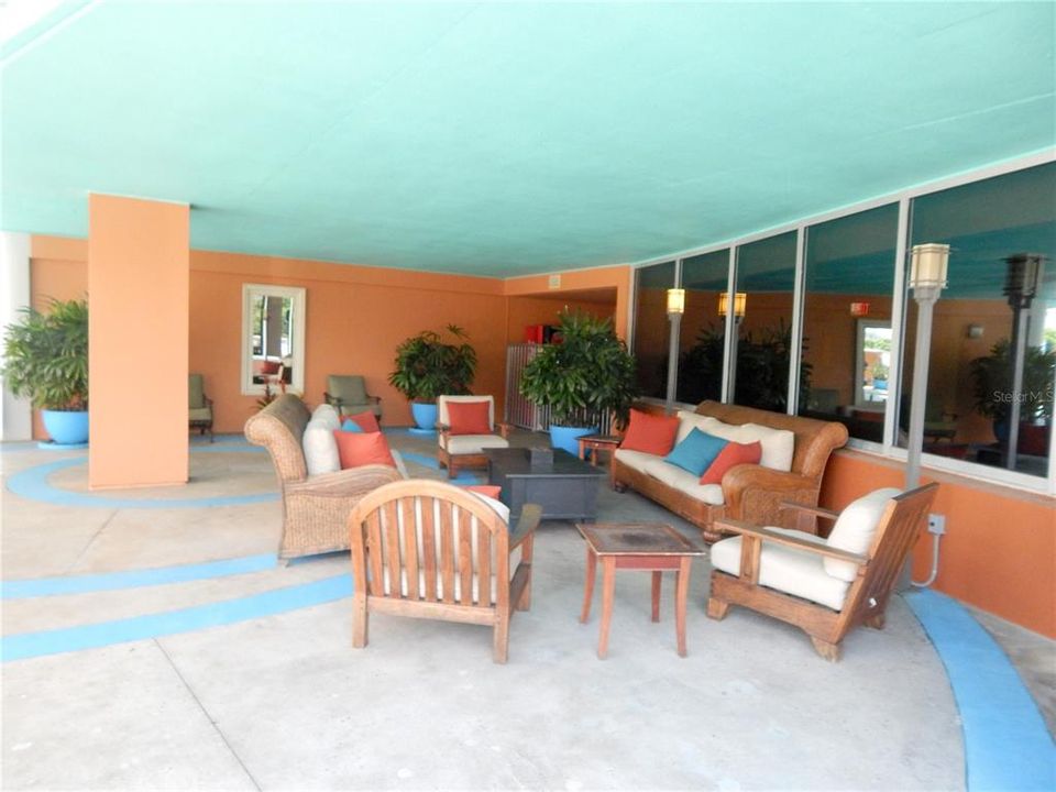 For Sale: $365,000 (2 beds, 2 baths, 1187 Square Feet)