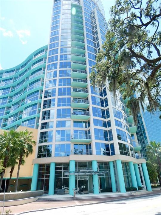 For Sale: $365,000 (2 beds, 2 baths, 1187 Square Feet)