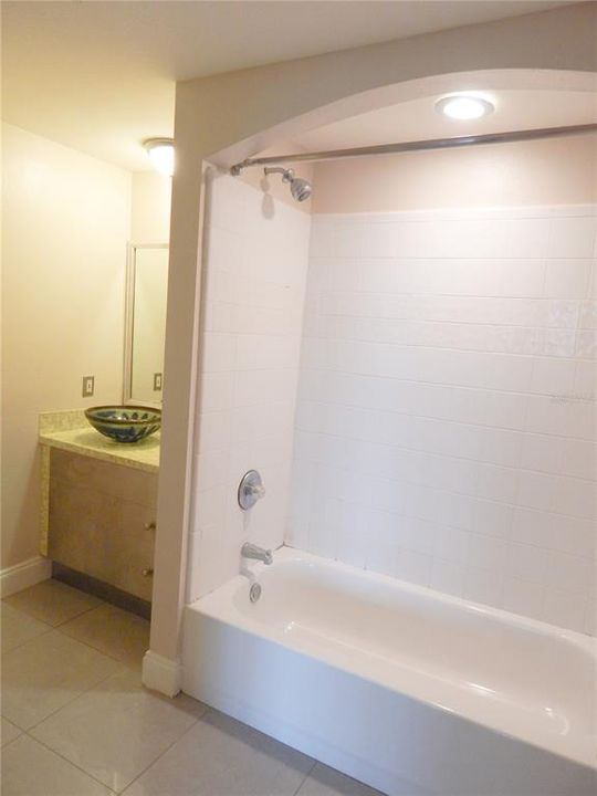 For Sale: $365,000 (2 beds, 2 baths, 1187 Square Feet)