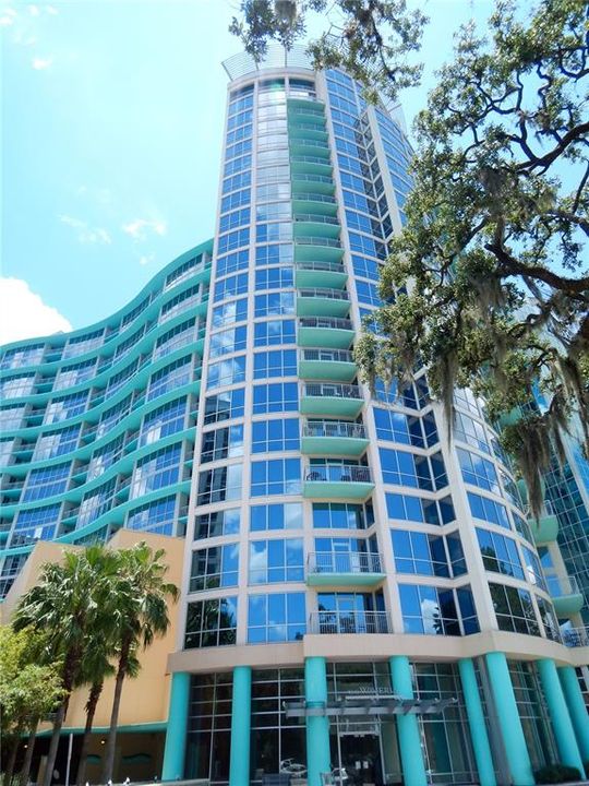 For Sale: $365,000 (2 beds, 2 baths, 1187 Square Feet)