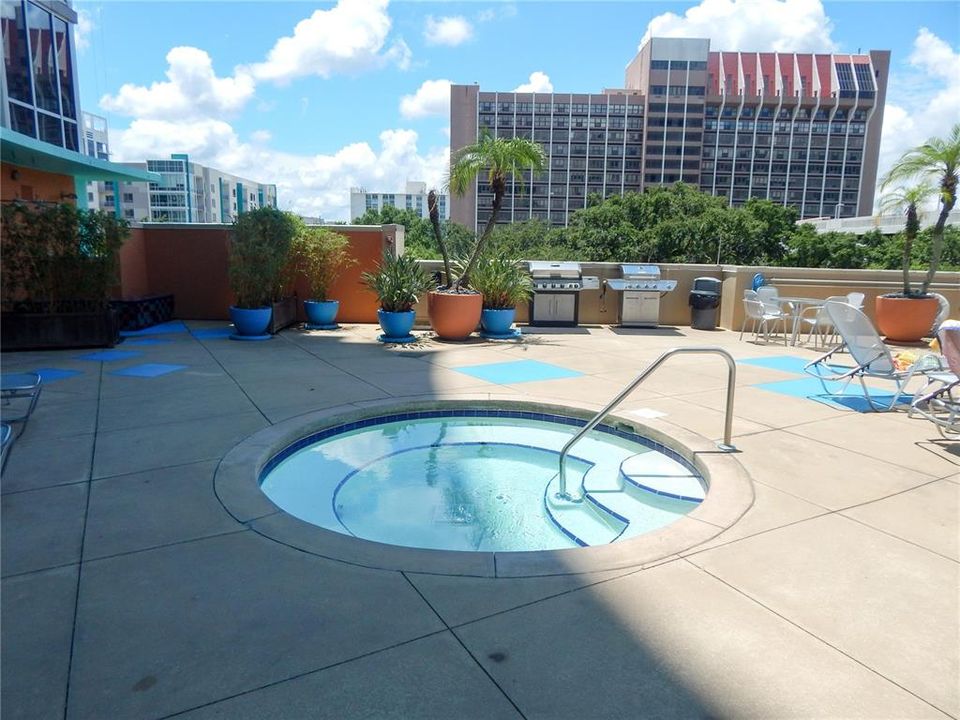 For Sale: $365,000 (2 beds, 2 baths, 1187 Square Feet)