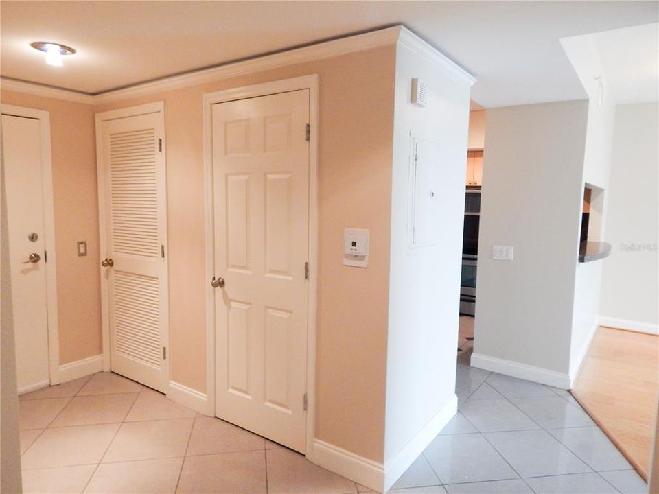 For Sale: $365,000 (2 beds, 2 baths, 1187 Square Feet)