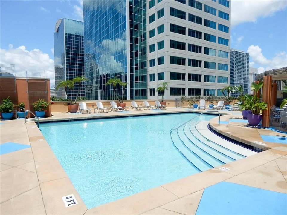 For Sale: $365,000 (2 beds, 2 baths, 1187 Square Feet)