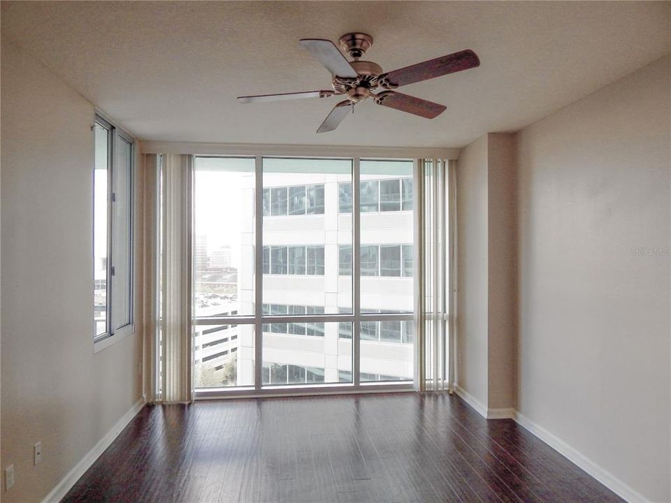 For Sale: $365,000 (2 beds, 2 baths, 1187 Square Feet)