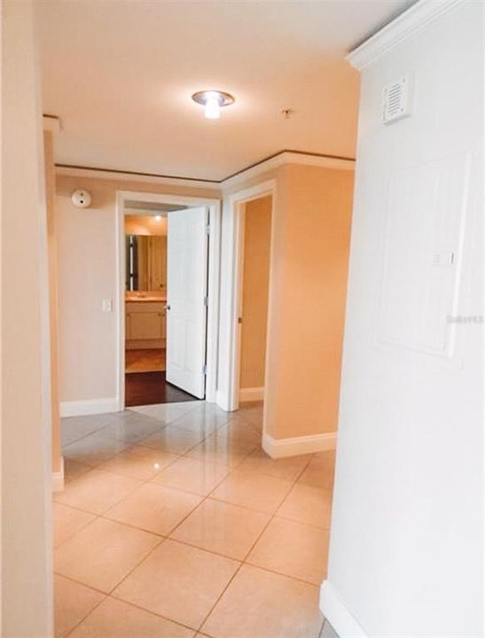 For Sale: $365,000 (2 beds, 2 baths, 1187 Square Feet)