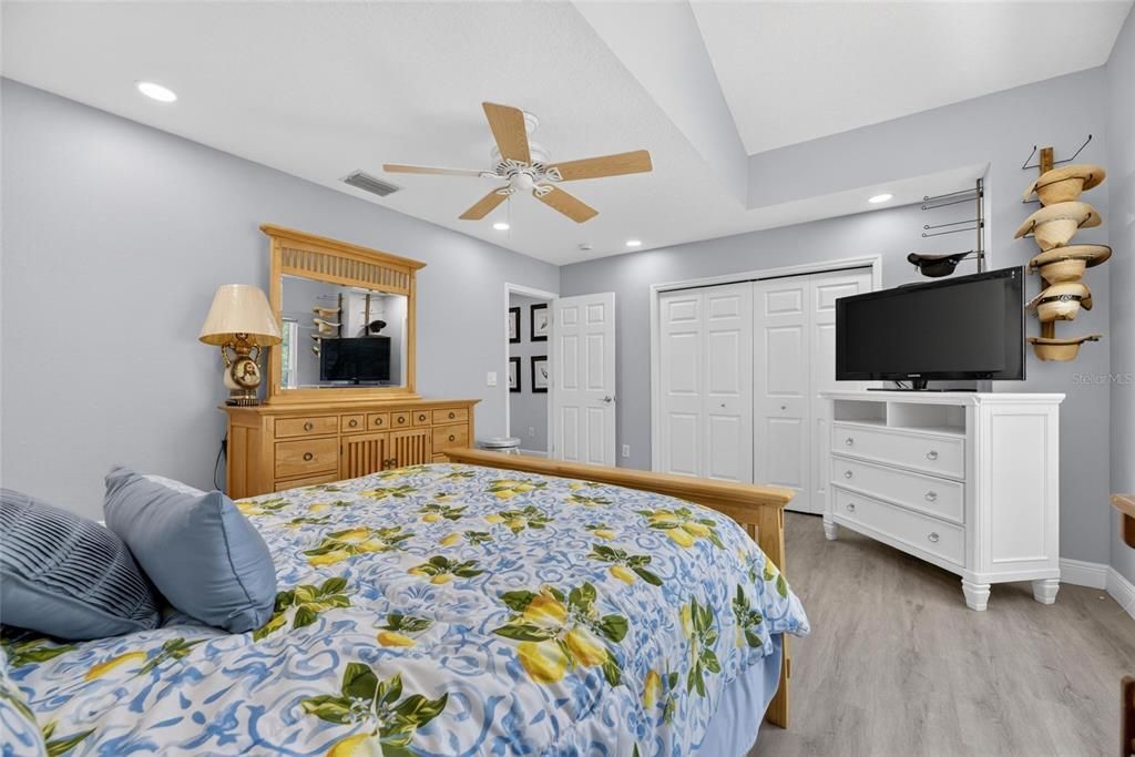 Activo con contrato: $329,900 (2 camas, 2 baños, 1759 Pies cuadrados)