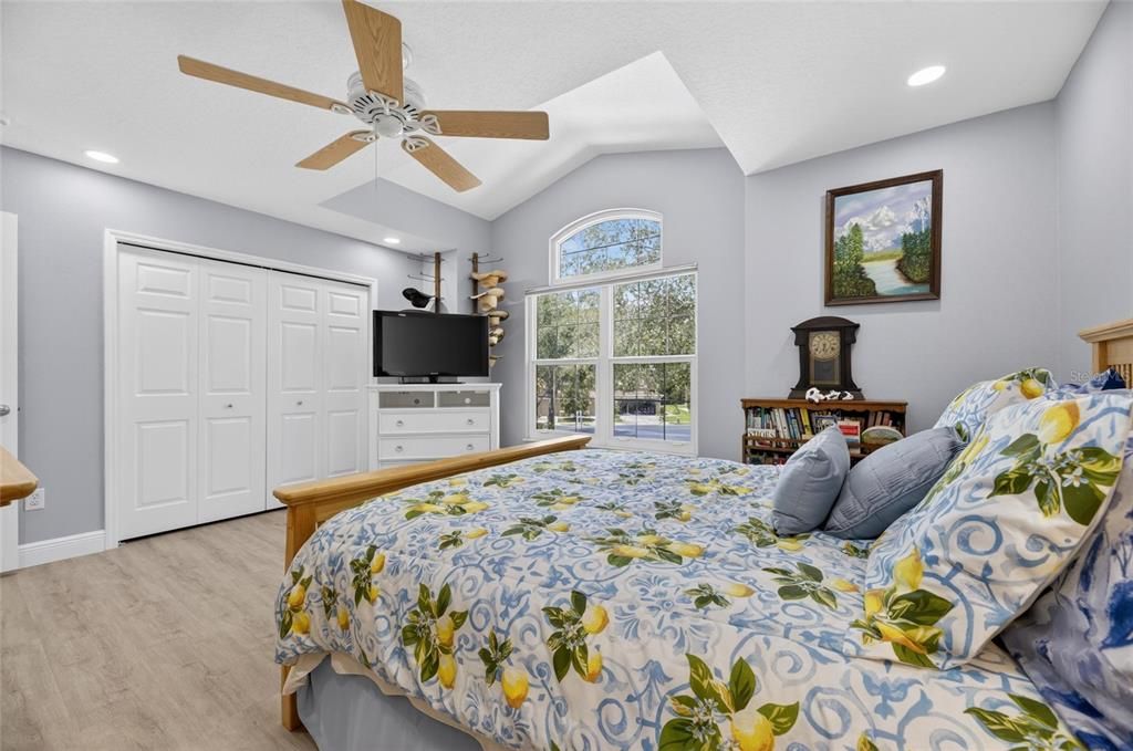 Activo con contrato: $329,900 (2 camas, 2 baños, 1759 Pies cuadrados)