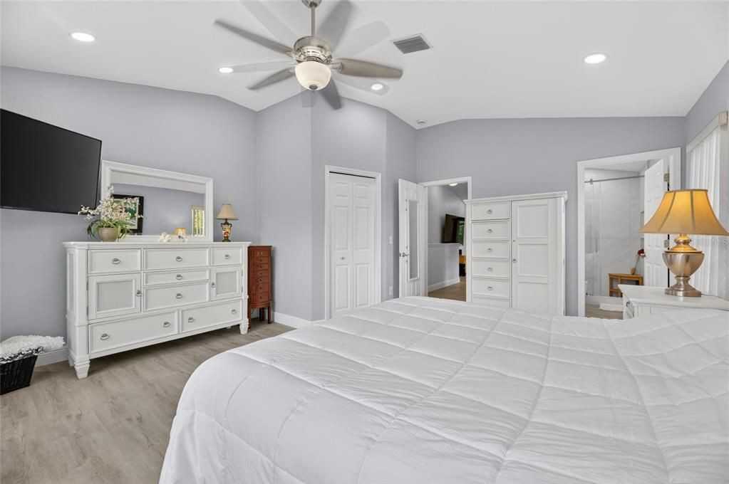 Activo con contrato: $329,900 (2 camas, 2 baños, 1759 Pies cuadrados)