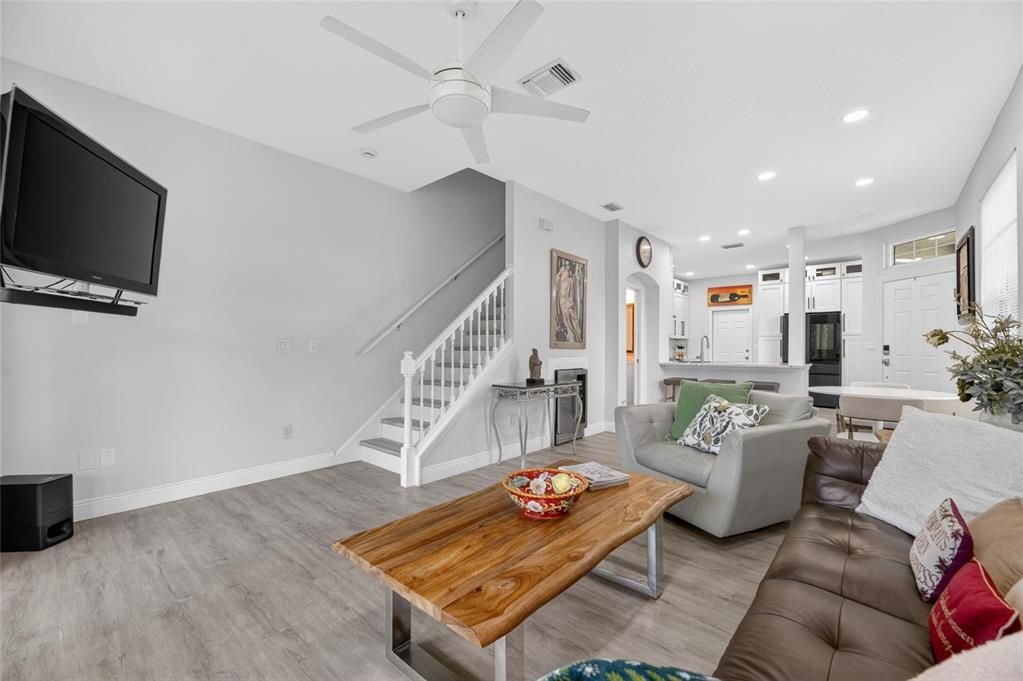 Activo con contrato: $329,900 (2 camas, 2 baños, 1759 Pies cuadrados)