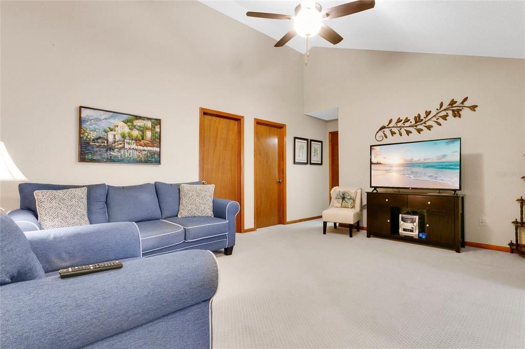 For Sale: $326,600 (3 beds, 2 baths, 1310 Square Feet)
