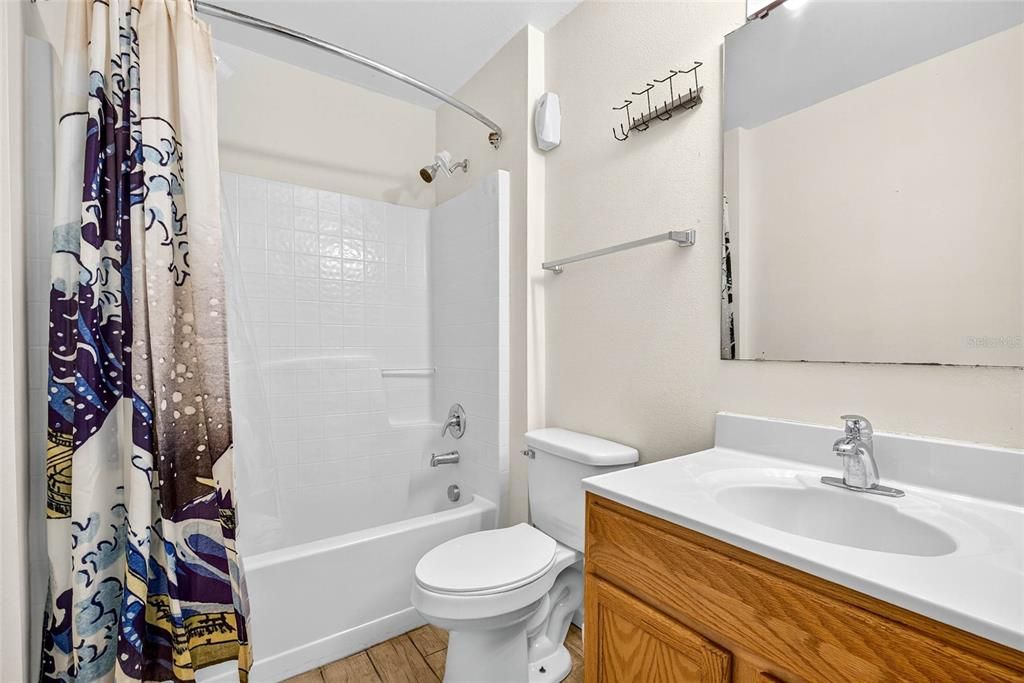 На продажу: $250,000 (3 спален, 2 ванн, 1670 Квадратных фут)