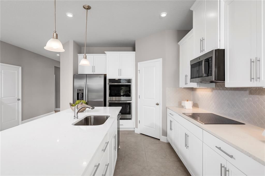 En Venta: $495,990 (3 camas, 2 baños, 2021 Pies cuadrados)