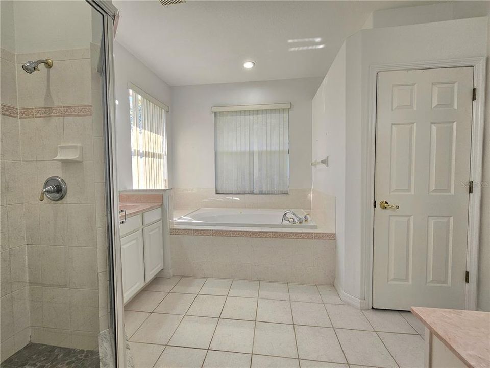For Rent: $4,800 (4 beds, 3 baths, 3578 Square Feet)