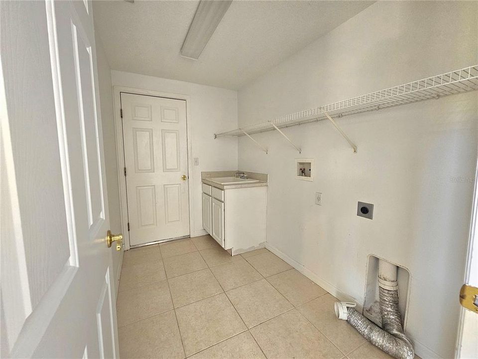 For Rent: $4,800 (4 beds, 3 baths, 3578 Square Feet)
