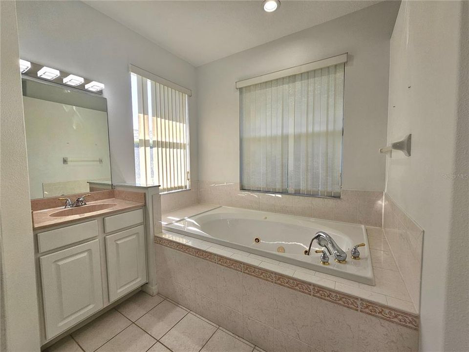 For Rent: $4,800 (4 beds, 3 baths, 3578 Square Feet)