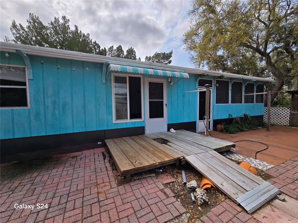 For Sale: $235,000 (1 beds, 1 baths, 1124 Square Feet)