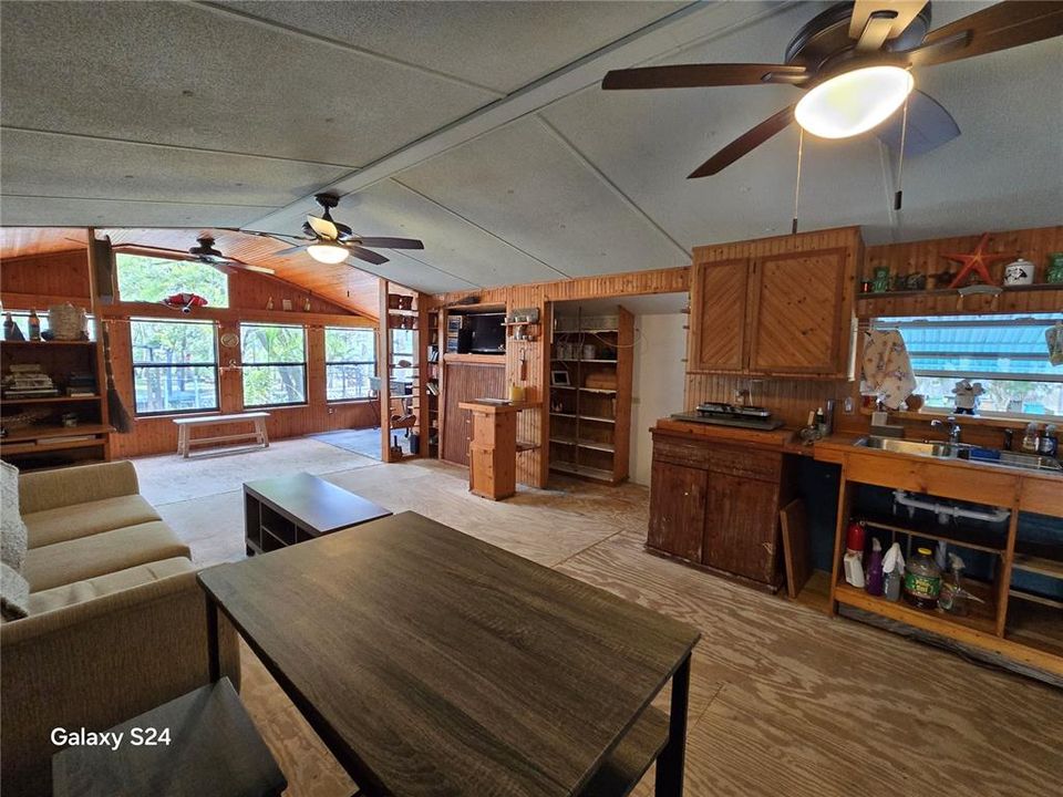 На продажу: $185,000 (1 спален, 1 ванн, 1124 Квадратных фут)