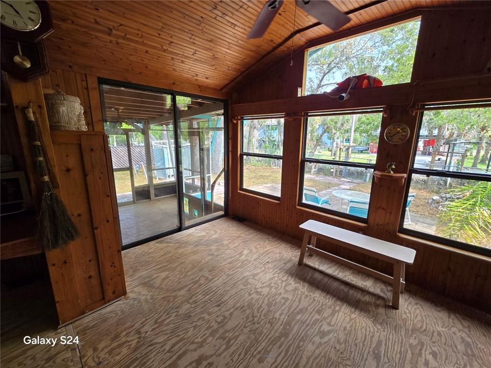 На продажу: $185,000 (1 спален, 1 ванн, 1124 Квадратных фут)