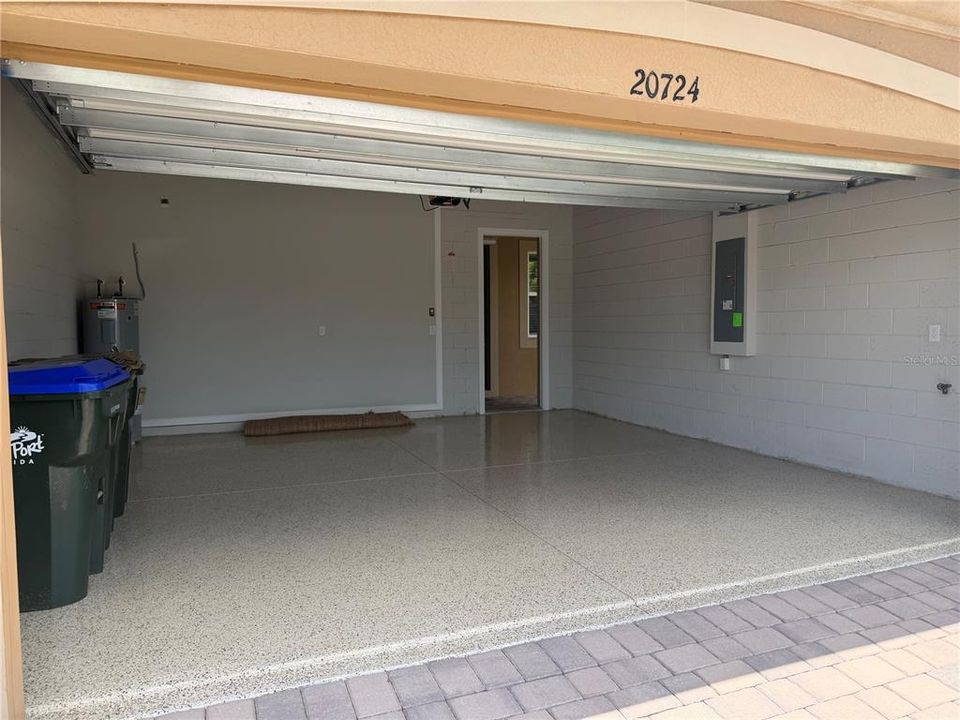 Activo con contrato: $299,900 (2 camas, 2 baños, 1431 Pies cuadrados)