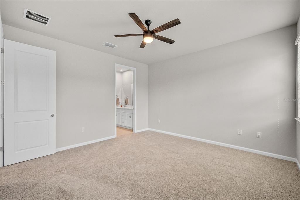 Activo con contrato: $299,900 (2 camas, 2 baños, 1431 Pies cuadrados)