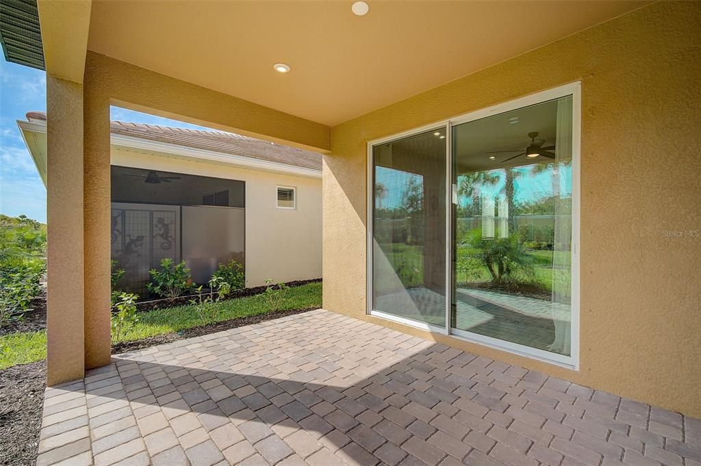 Activo con contrato: $299,900 (2 camas, 2 baños, 1431 Pies cuadrados)