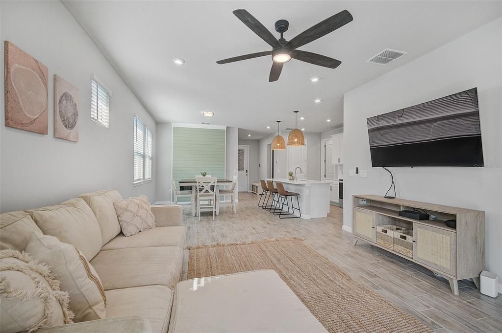 Activo con contrato: $299,900 (2 camas, 2 baños, 1431 Pies cuadrados)