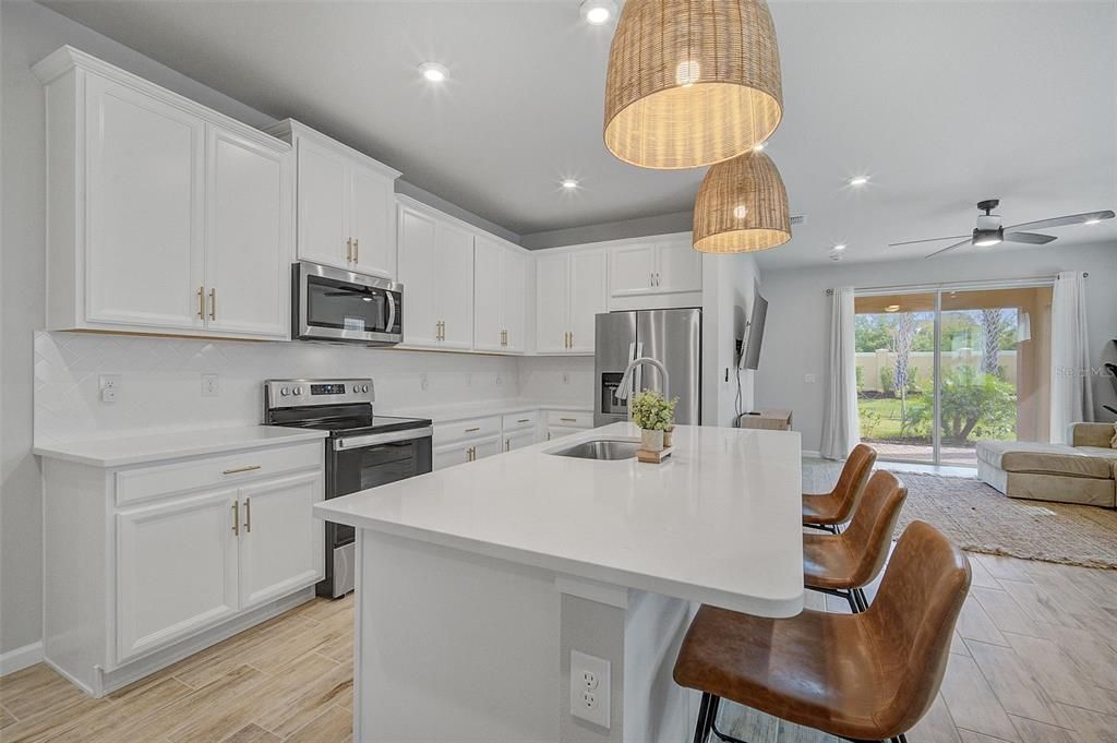 Activo con contrato: $299,900 (2 camas, 2 baños, 1431 Pies cuadrados)