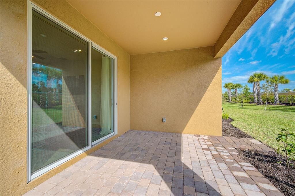 Activo con contrato: $299,900 (2 camas, 2 baños, 1431 Pies cuadrados)