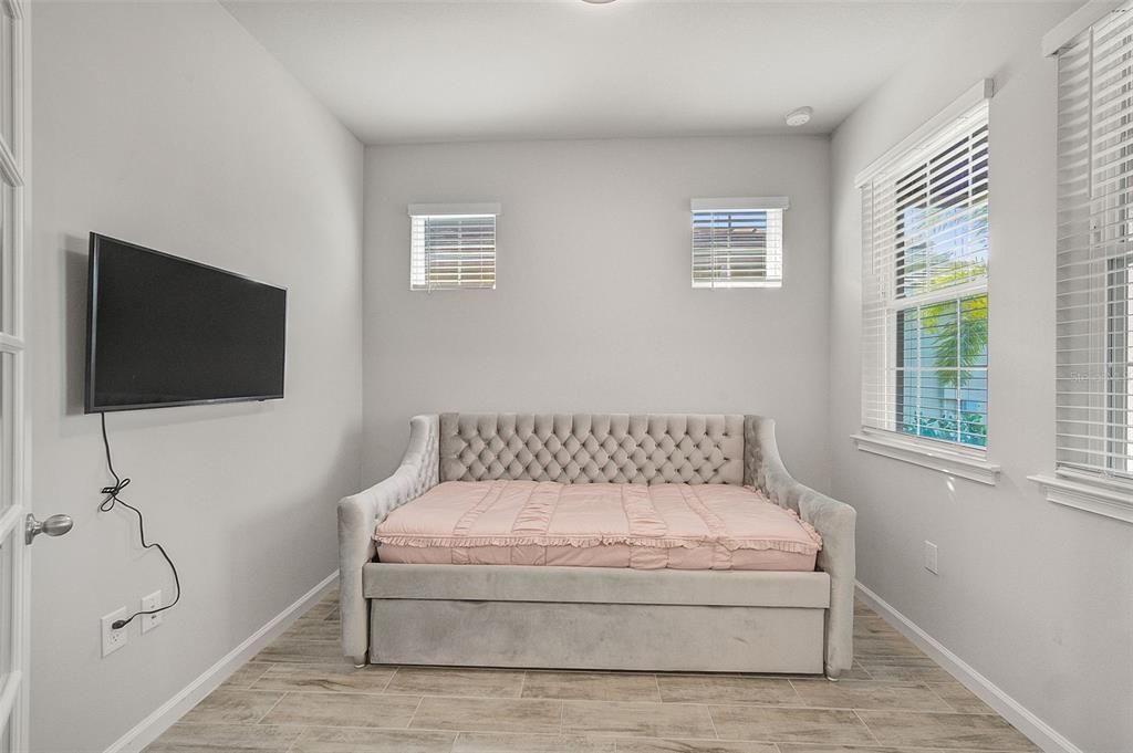 Activo con contrato: $299,900 (2 camas, 2 baños, 1431 Pies cuadrados)
