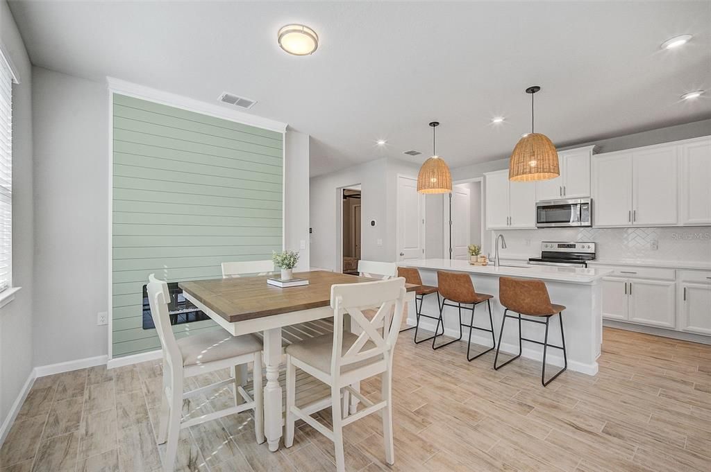 Activo con contrato: $299,900 (2 camas, 2 baños, 1431 Pies cuadrados)