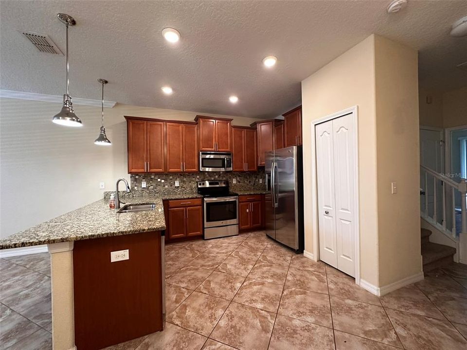 For Rent: $2,000 (3 beds, 2 baths, 1777 Square Feet)