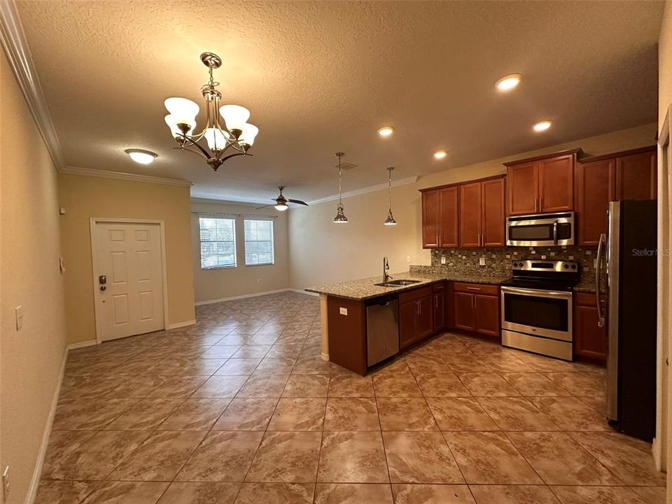 For Rent: $2,000 (3 beds, 2 baths, 1777 Square Feet)