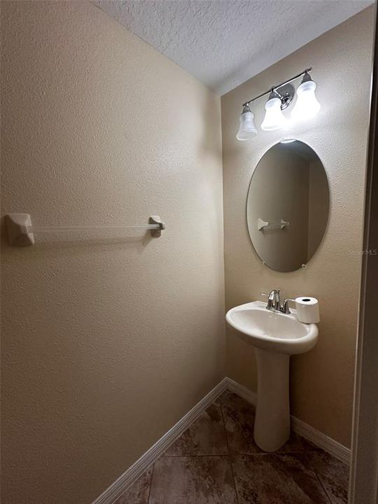 For Rent: $2,000 (3 beds, 2 baths, 1777 Square Feet)