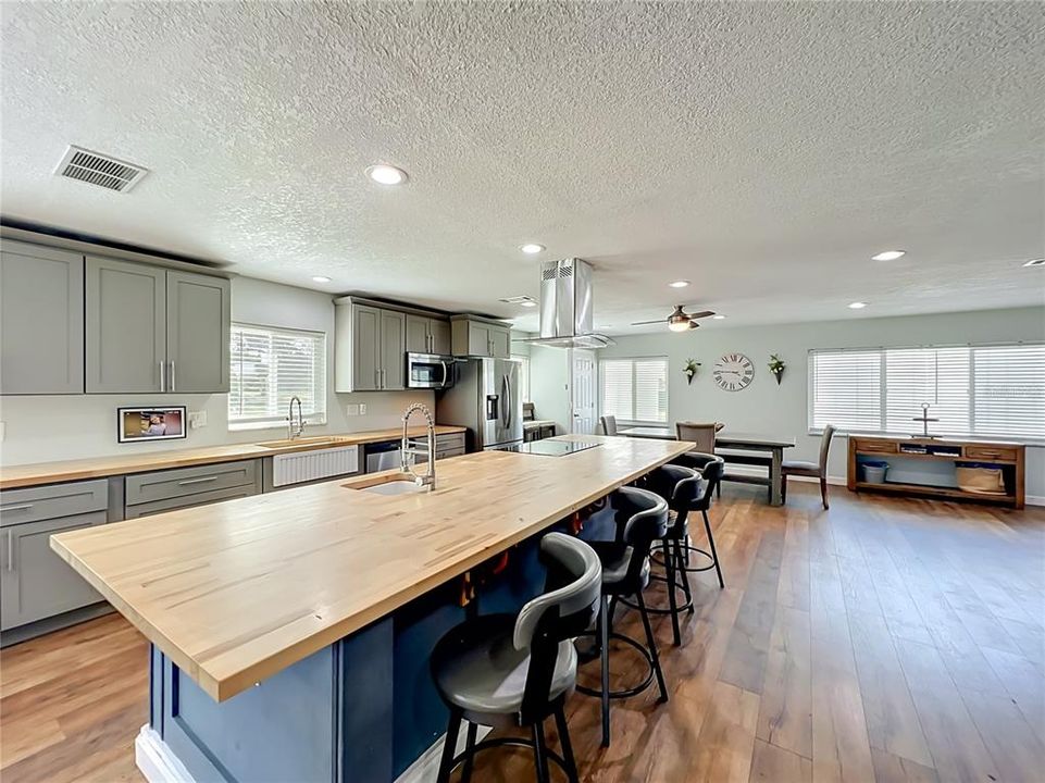 For Sale: $839,900 (5 beds, 3 baths, 3325 Square Feet)