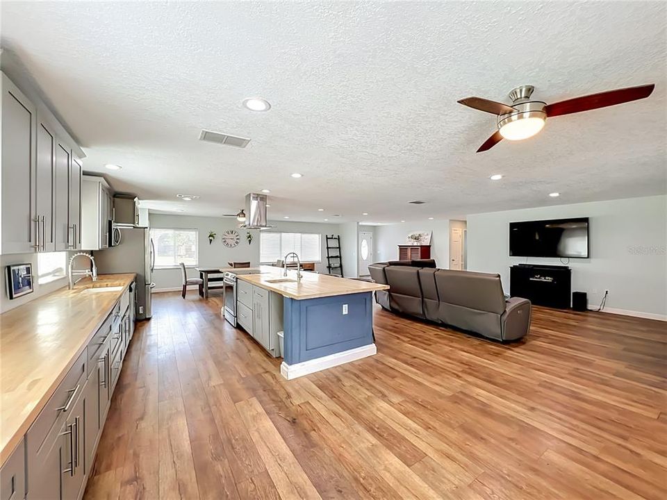 For Sale: $839,900 (5 beds, 3 baths, 3325 Square Feet)