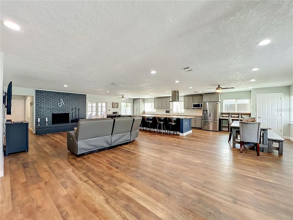 For Sale: $839,900 (5 beds, 3 baths, 3325 Square Feet)