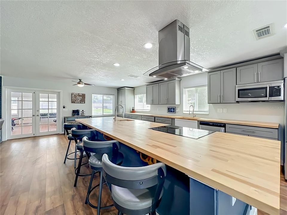 For Sale: $839,900 (5 beds, 3 baths, 3325 Square Feet)