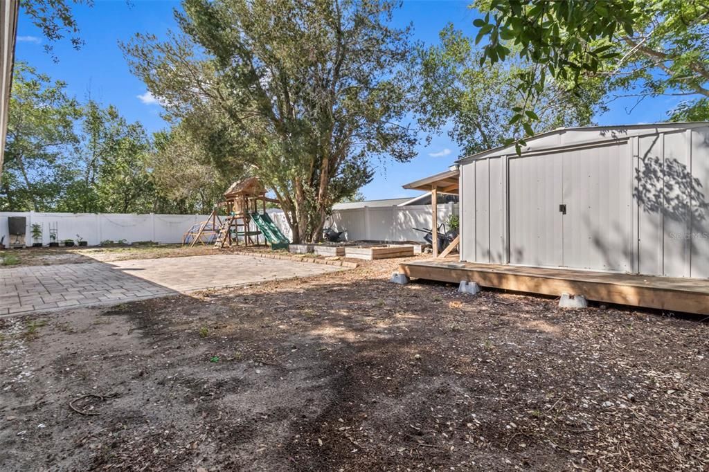 Active With Contract: $215,000 (2 beds, 1 baths, 936 Square Feet)