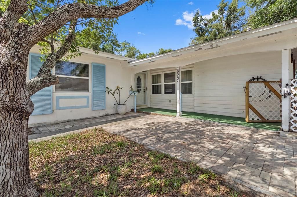 Active With Contract: $215,000 (2 beds, 1 baths, 936 Square Feet)