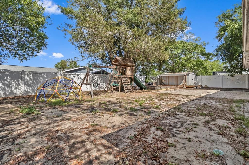 Active With Contract: $215,000 (2 beds, 1 baths, 936 Square Feet)