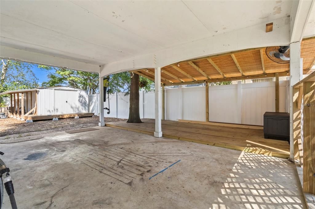 Active With Contract: $215,000 (2 beds, 1 baths, 936 Square Feet)