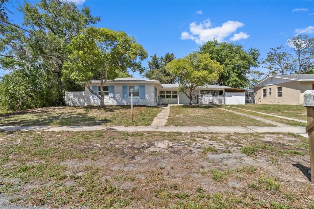 Active With Contract: $215,000 (2 beds, 1 baths, 936 Square Feet)