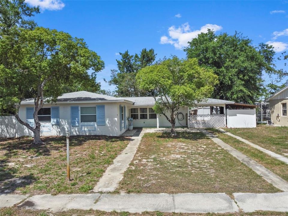 Active With Contract: $215,000 (2 beds, 1 baths, 936 Square Feet)