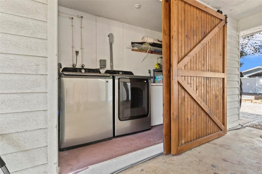 Active With Contract: $215,000 (2 beds, 1 baths, 936 Square Feet)