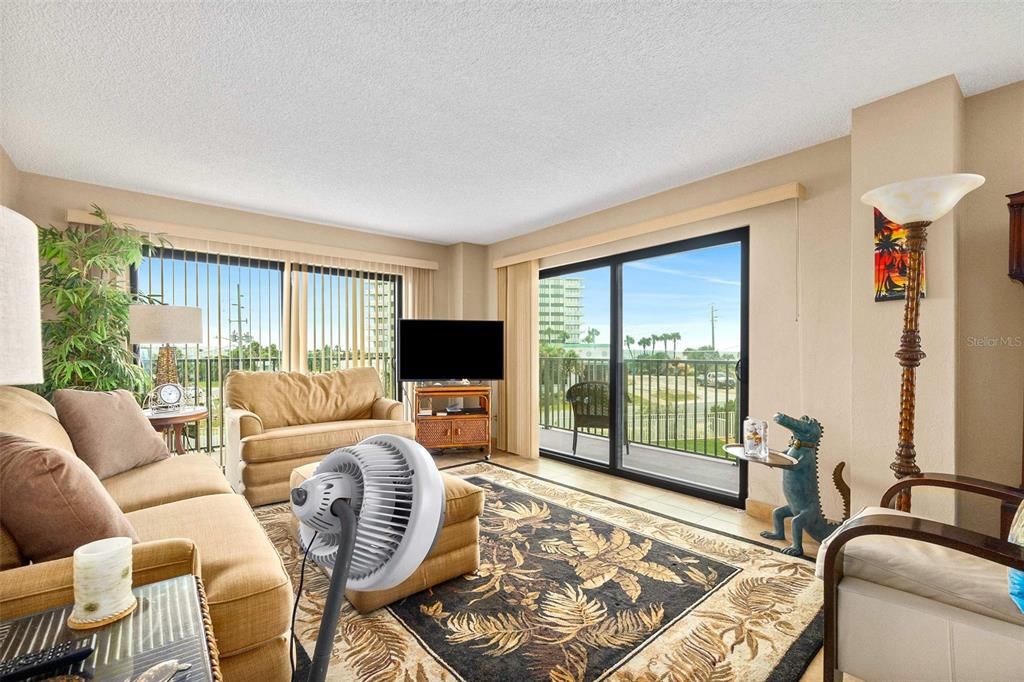 For Rent: $2,200 (1 beds, 1 baths, 715 Square Feet)